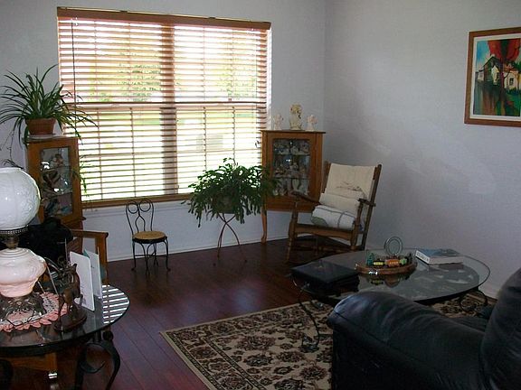 4th image of 1723 Dartmouth Dr