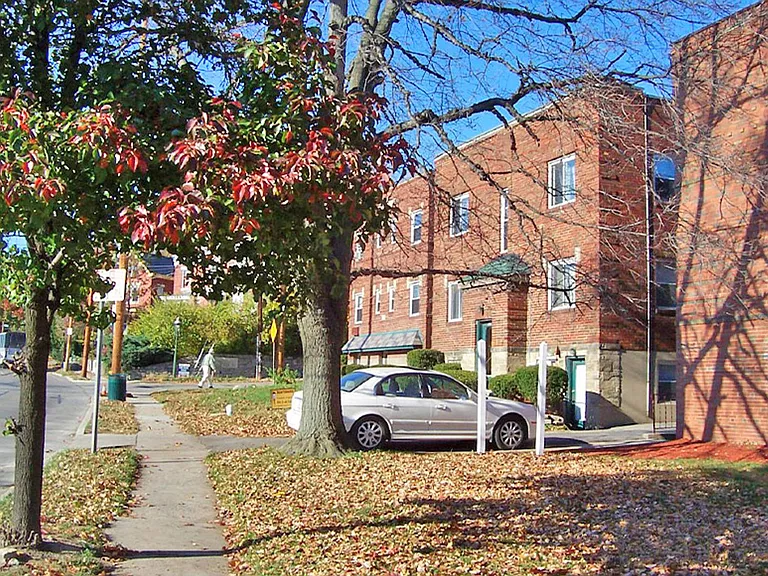 950 Ludlow Ave — Photo 1