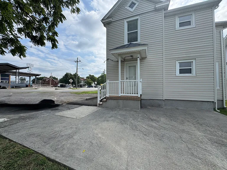 901 S College Ave — Photo 24