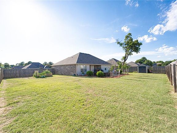 4th image of 1652 N Oakhaven Pl