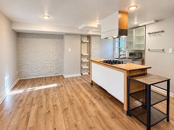 4th image of 3343 17th St NW