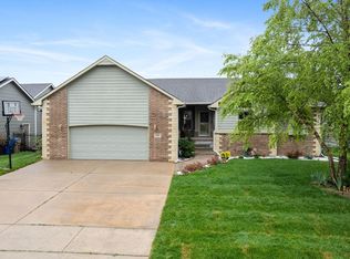 1801 N Columbine St, Andover, KS 67002