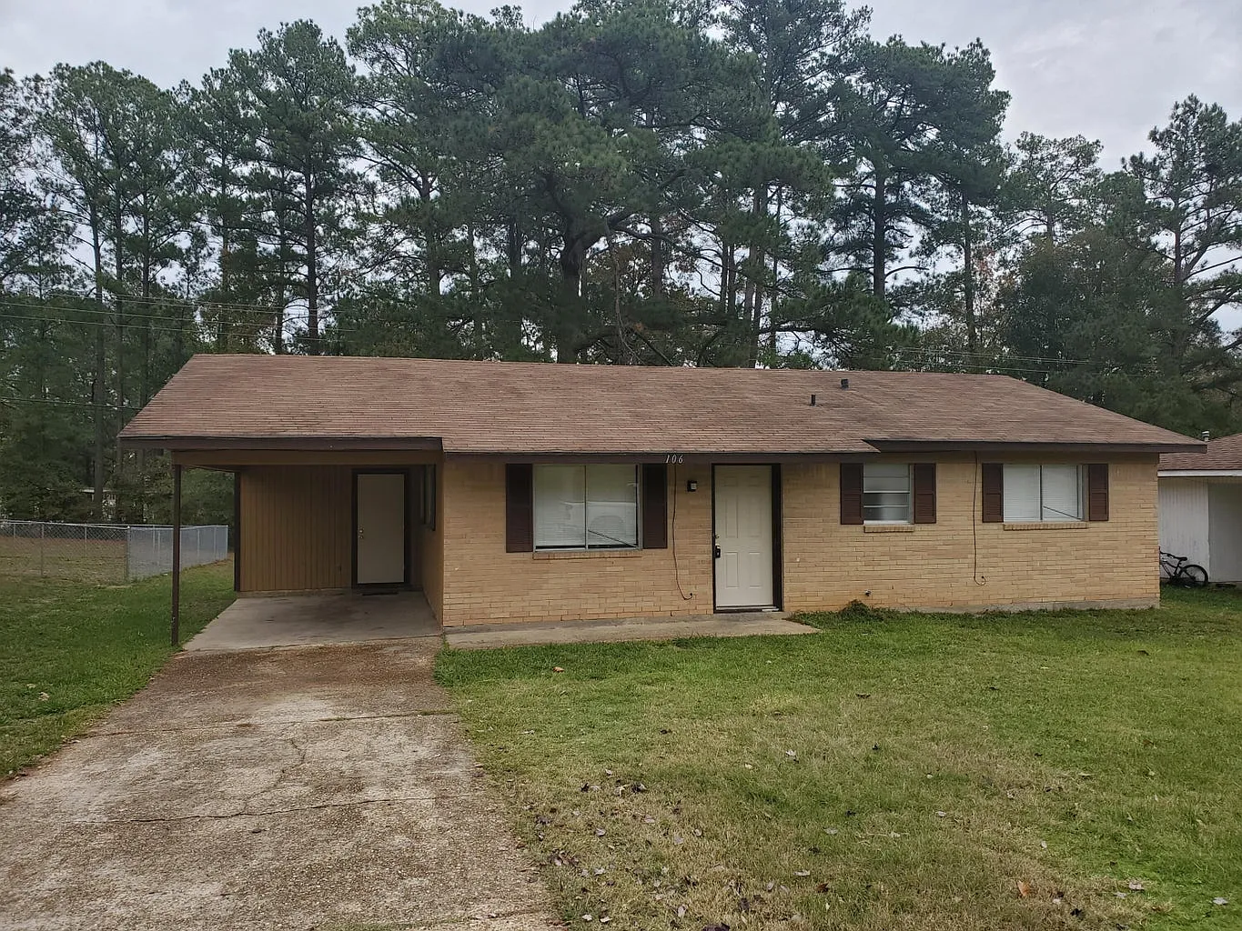 3 bed, 1.5 bath, 1159 sqft, $1,100 — Photo 2