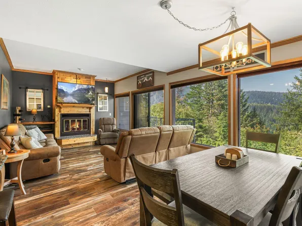 128 Blooming Flower Ct, Sandpoint, ID 83864