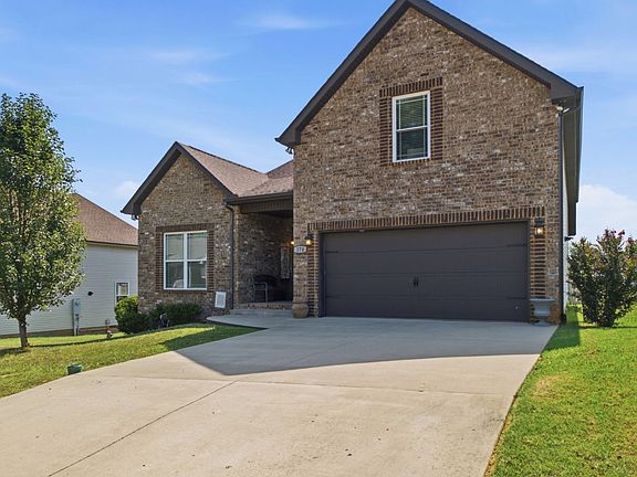 3rd image of 174 Fieldstone Ln