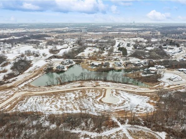 1110 Arbor Woods Dr, Pleasant Hill, IA 50327