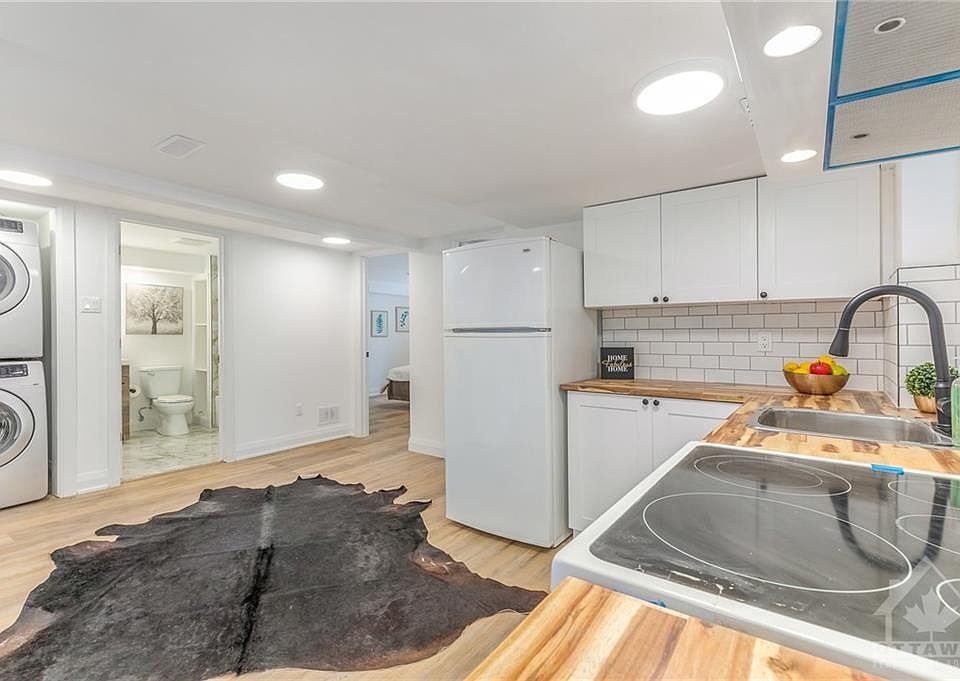 1st image of 2093 Saunderson Dr