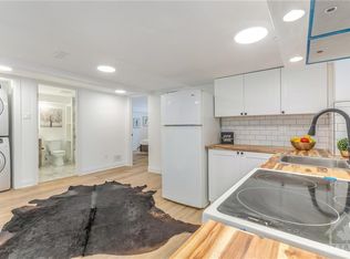 2093 Saunderson Dr, Ottawa, ON K1G2E7