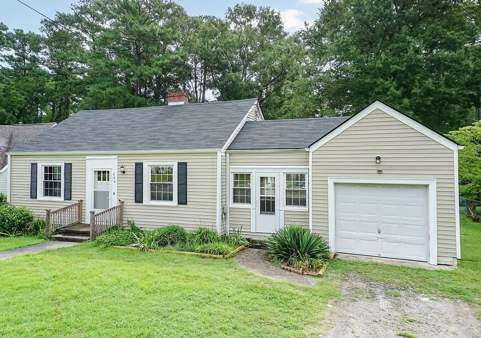 Two Bedroom, One Bath Single Family Home! — Photo 1