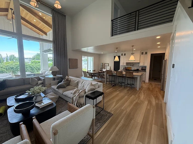 333 N 1200 E — Photo 1