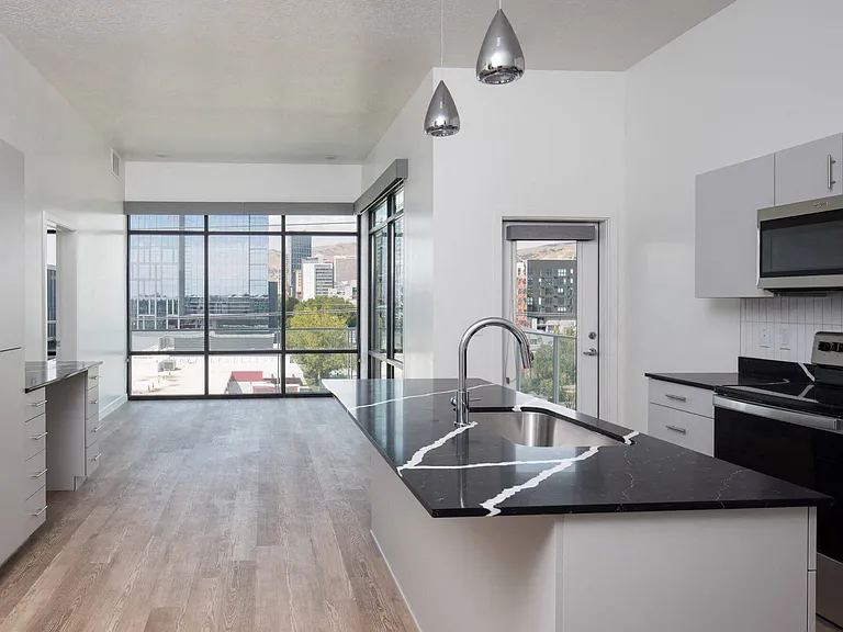SevenO2 Main Apartments — Photo 25