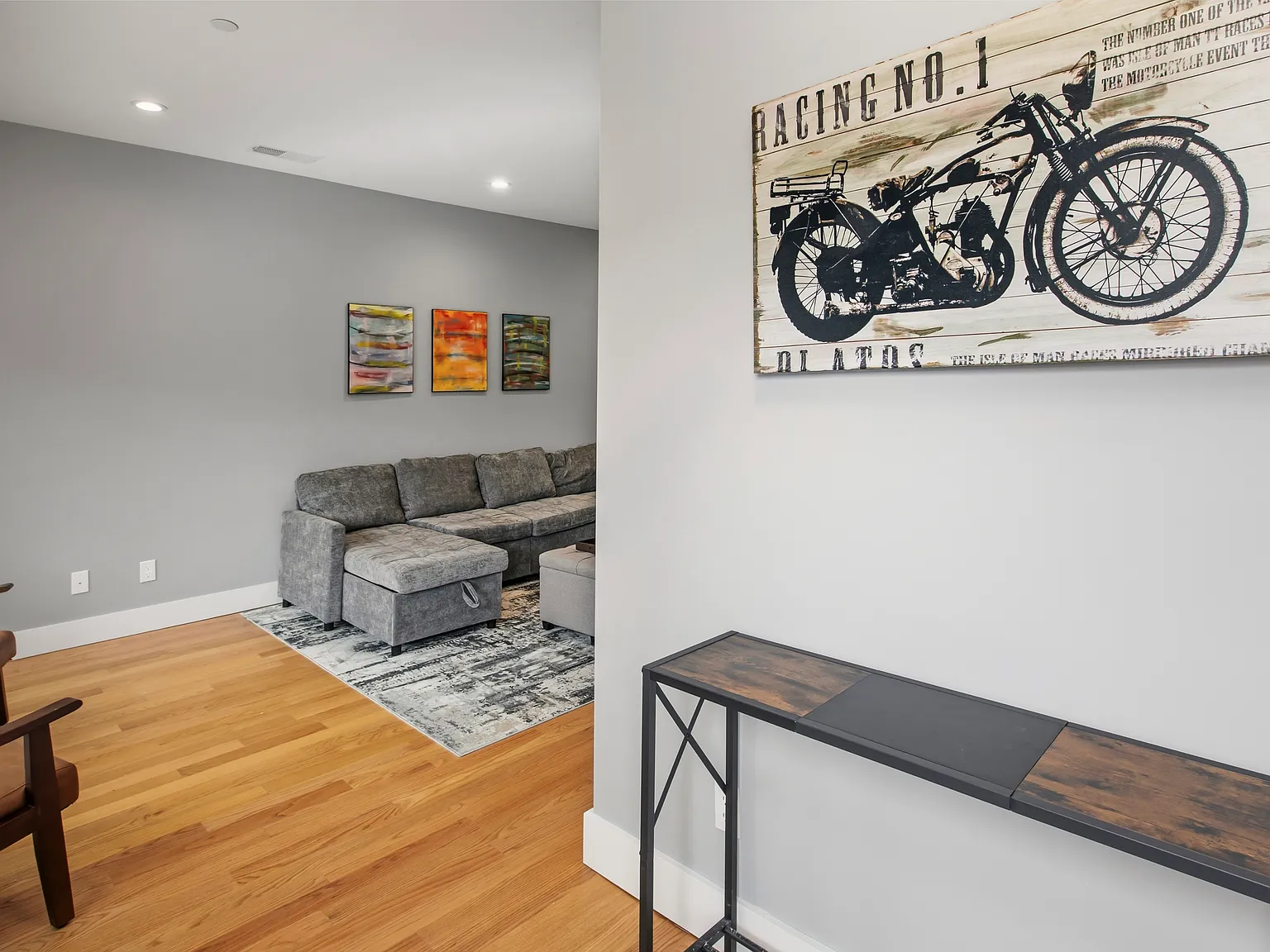 3 bed, 3.5 bath, 1330 sqft, $6,000 — Photo 2