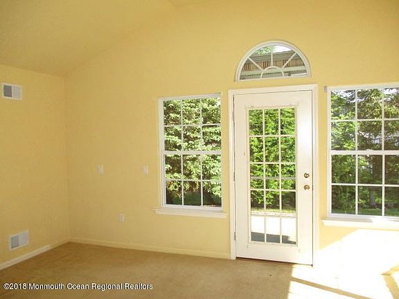 2526 Woodbine (18)