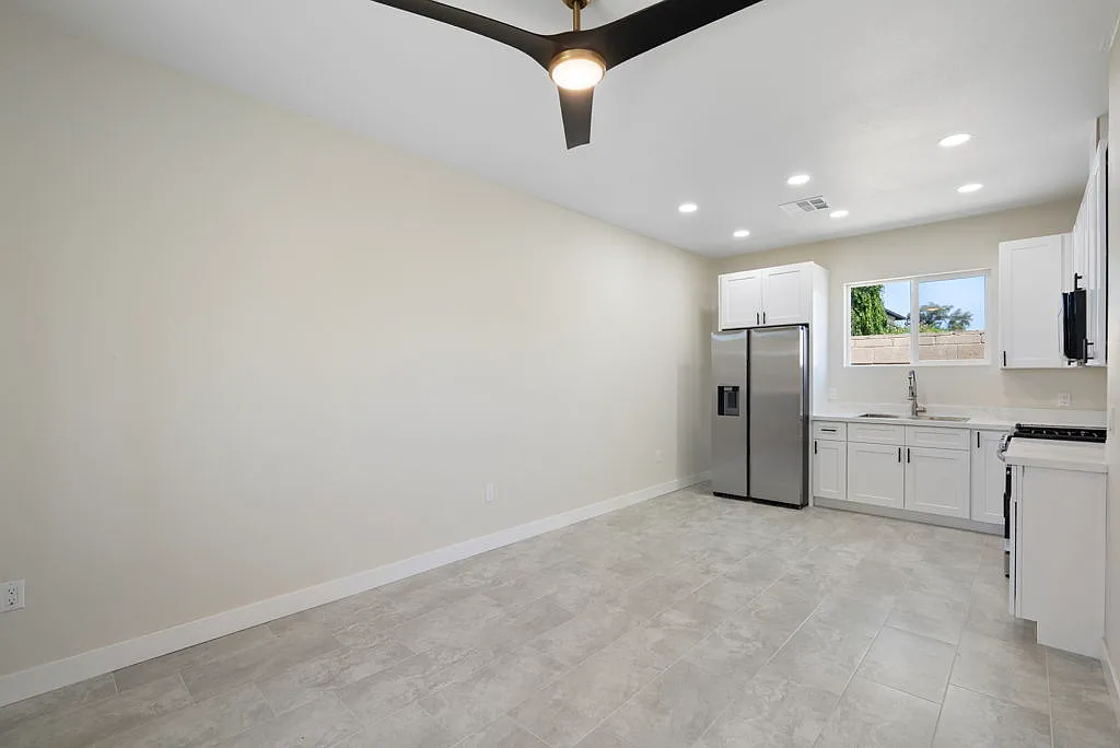 2 bed, 800 sqft, $2,300 — Photo 4