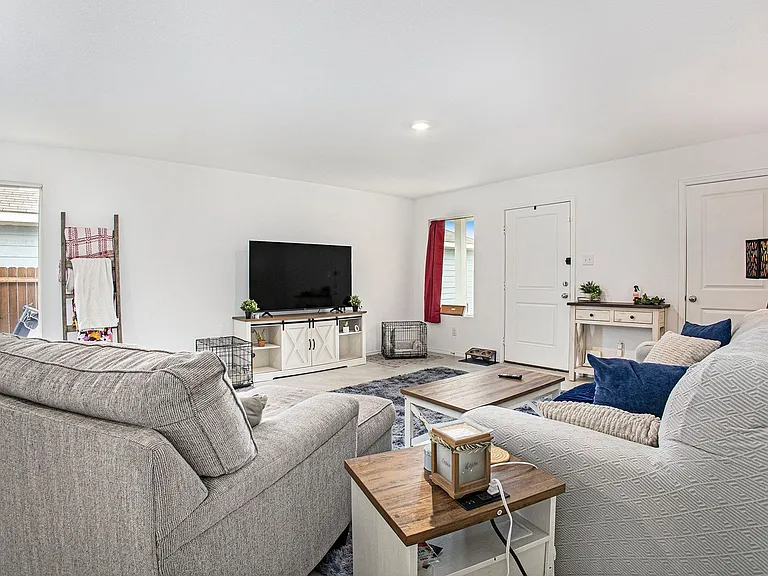 3624 Bluebird Ln — Photo 5