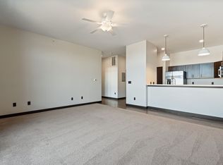 120 Twin Steeples Cir NE Unit 307, Dyersville, IA