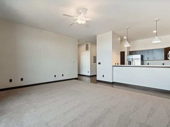 120 Twin Steeples Cir NE Unit 307, Dyersville, IA 52040