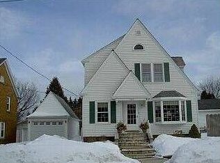 909 N 12th St, Manitowoc, WI 54220