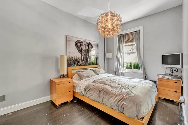 Rented by Avi Nash Associates | media 7