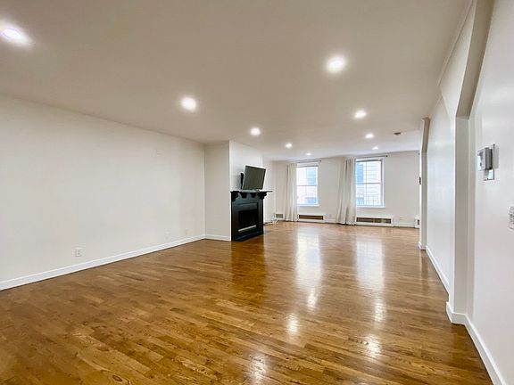 4th image of 59 Grand St Fl 4