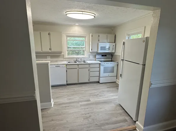 1479 Hillcrest Ave, Martinsville, VA 24112