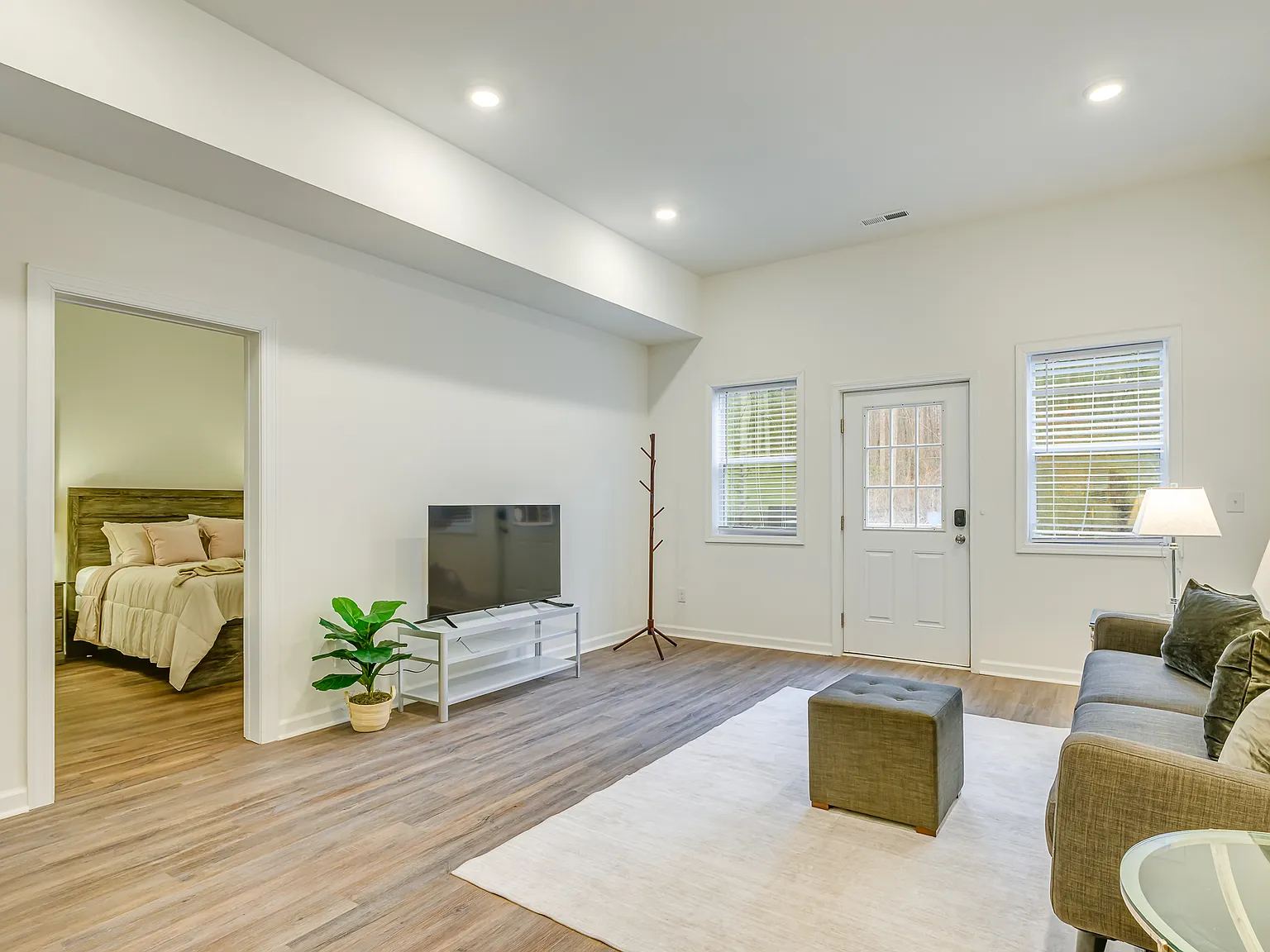 112 Pine Bluff Ct — Photo 3