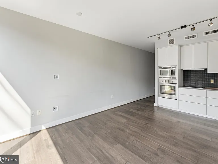 1300 4th St SE #902 — Photo 11