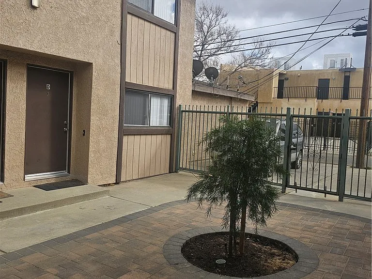 438 E Avenue Q7 #B — Photo 1