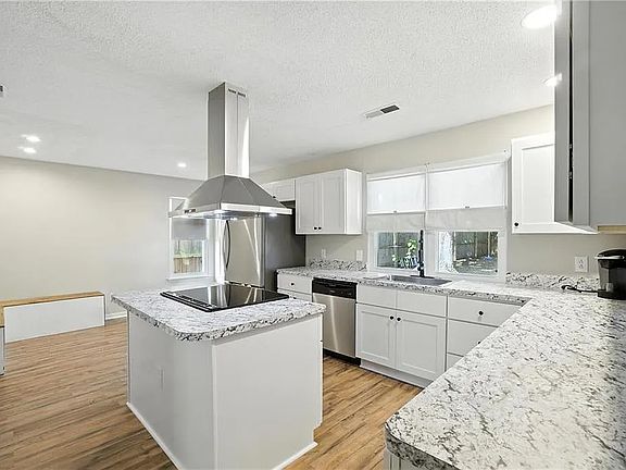 3rd image of 1005 Scarlet Oak Ct S