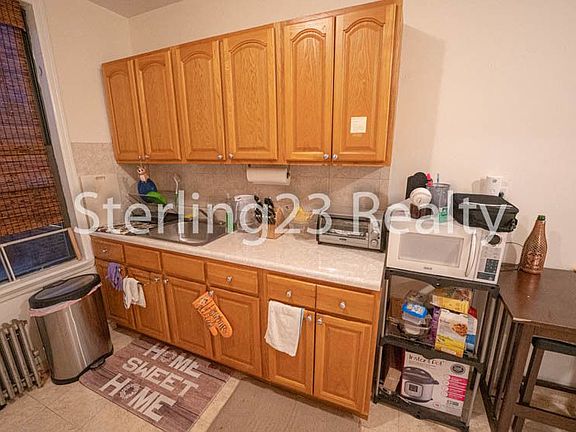 3rd image of 2171 24th St APT 3F
