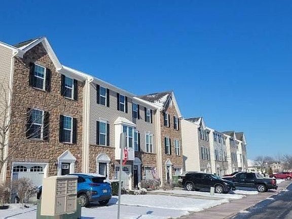 2nd image of 1028 Noble Pl