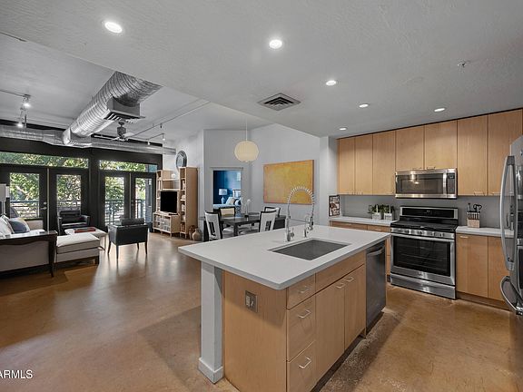 3rd image of 914 E OSBORN Road #216