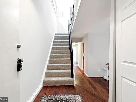 2nd image of 11248 Chestnut Grove Sq APT 352