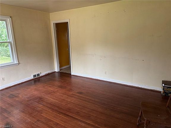 3rd image of 1445 Harrison Ave