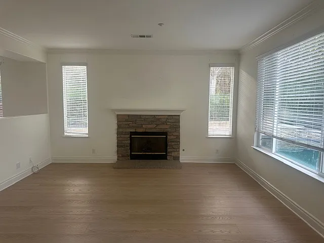 4 bed, 2.5 bath, 2160 sqft, $5,995 — Photo 4