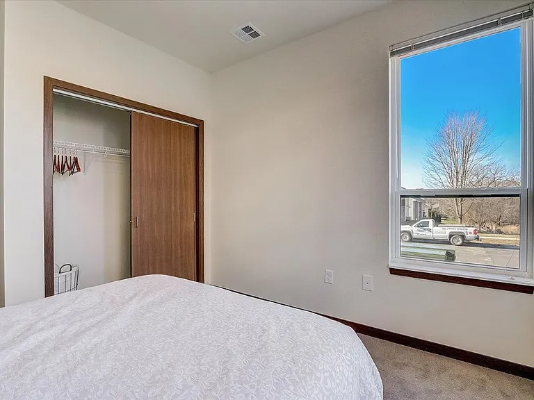 1120 N Windsor Ave — Photo 22