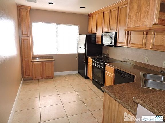 3rd image of 721 E Montebello Ave Unit 209