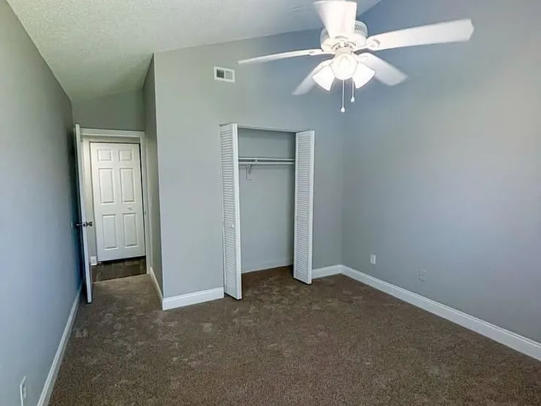 Radcliff Court Apartments — Photo 28