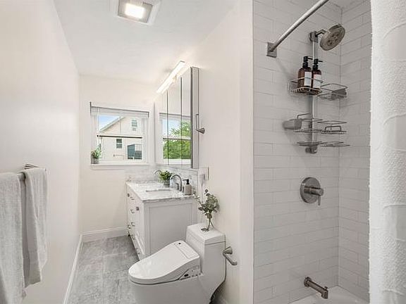 2nd image of 16 Pitman St #2