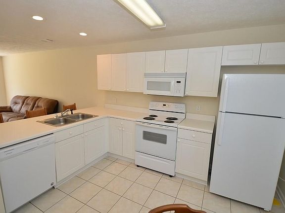 3rd image of 1477 N Donahue Dr APT 809