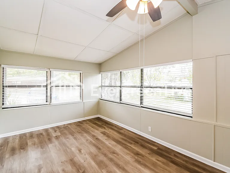 2125 Bunting Dr — Photo 6