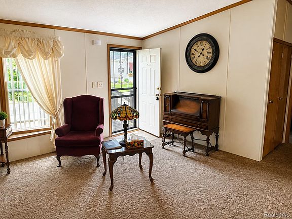 4th image of 268 Pretty Ln