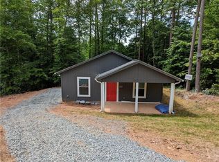 233 Ridge Rd, Walnut Cove, NC 27052