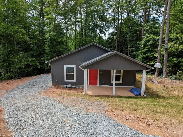 233 Ridge Rd, Walnut Cove, NC 27052