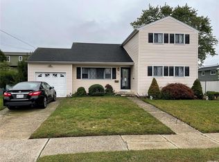 73 W Kissimee Rd, Lindenhurst, NY 11757