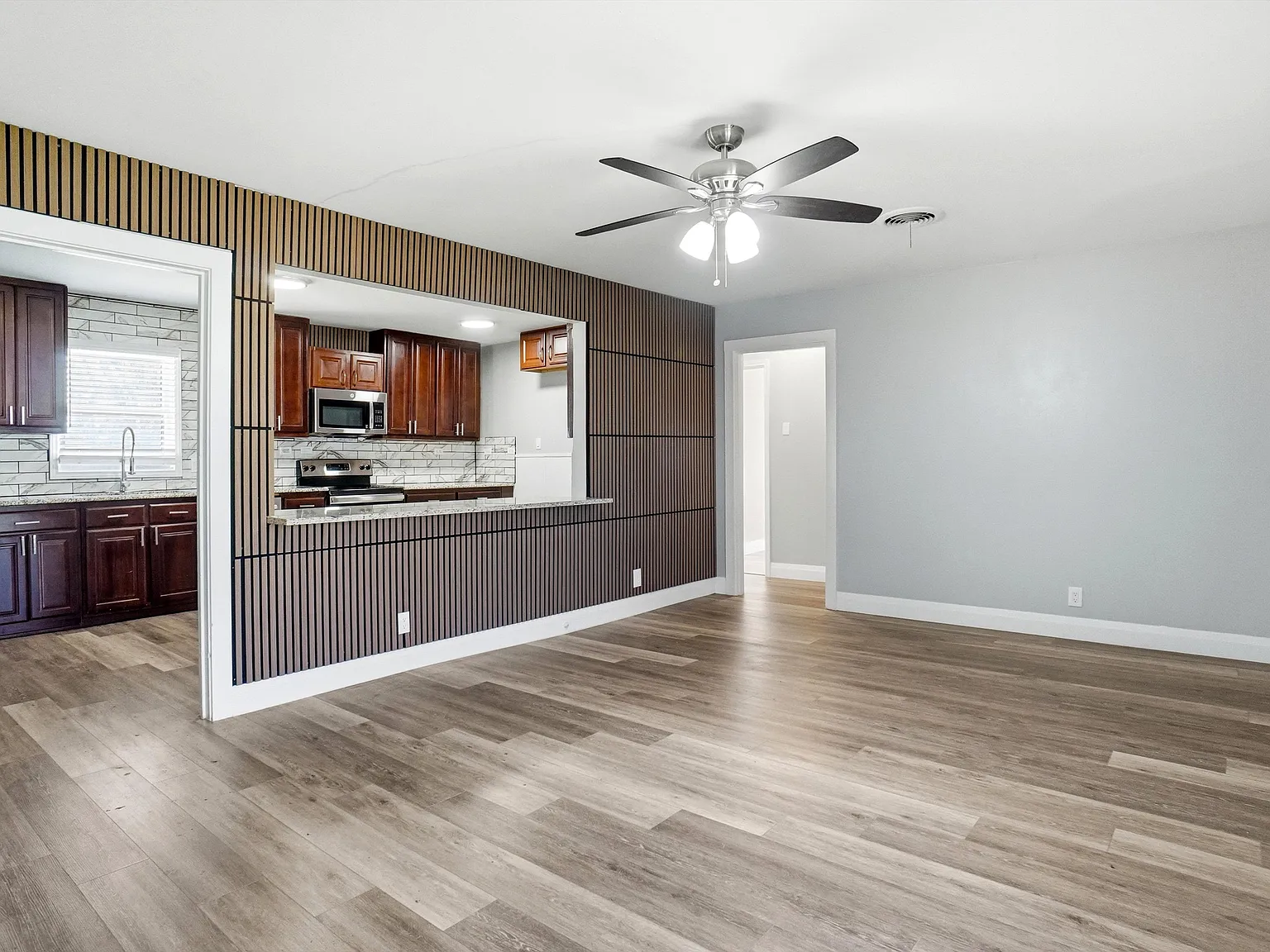 3 bed, 1152 sqft, $2,000 — Photo 2