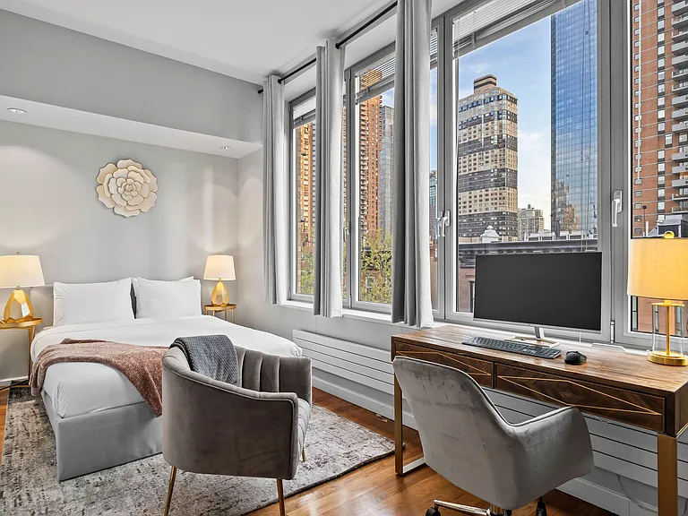 459 W 44th St #C — Photo 16