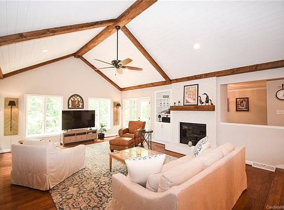4th image of 1703 Wandering Way Dr