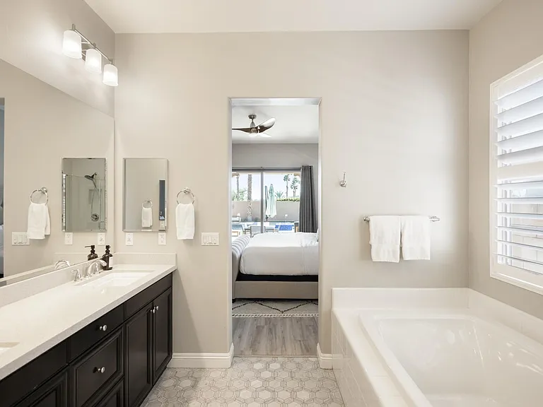 Master Suite 1 Bathroom