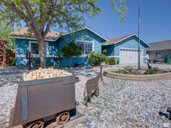 3215 Spring Cir, Silver Springs, NV 89429